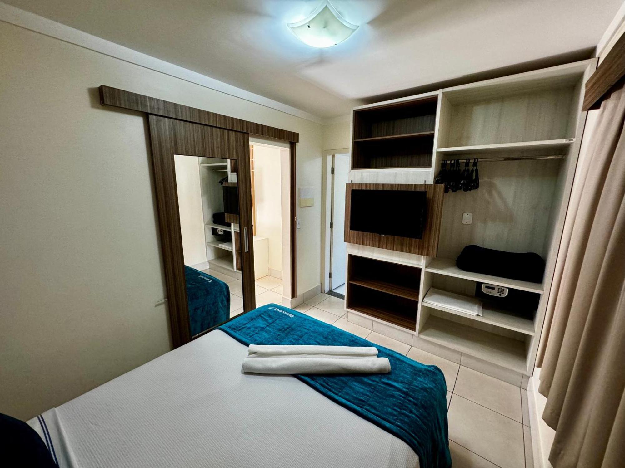 Di Roma Lacqua Caldas Novas Park 24H, Com Roupas De Cama E Banho Bilik gambar