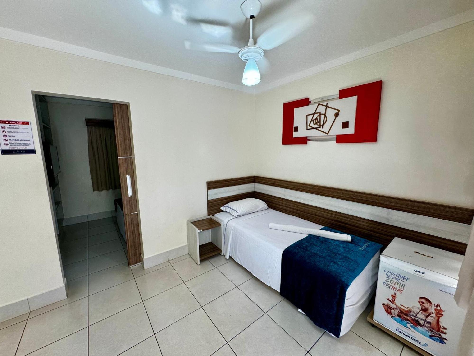 Di Roma Lacqua Caldas Novas Park 24H, Com Roupas De Cama E Banho Bilik gambar